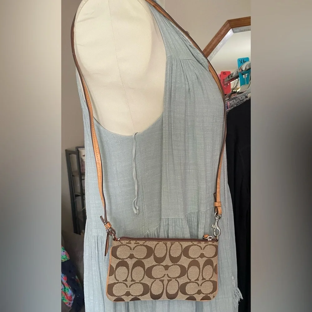 Coach Signature Brown wristlet shoulder bag - Picture 4 of 9